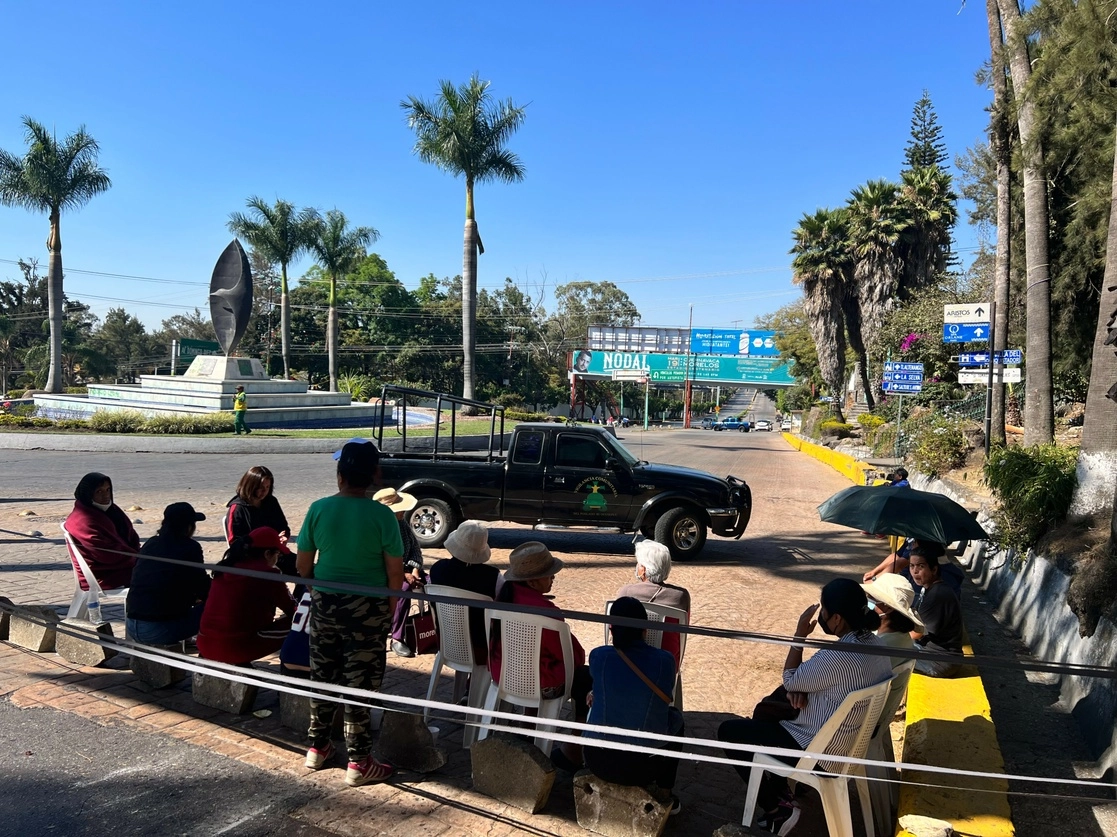 Inconformes bloquearon las vías de acceso a Cuernavaca; señalan que desde hace seis semanas falla el suministro de agua en sus colonias, el 23 de febrero de 2023. Foto Rubicela Morelos
