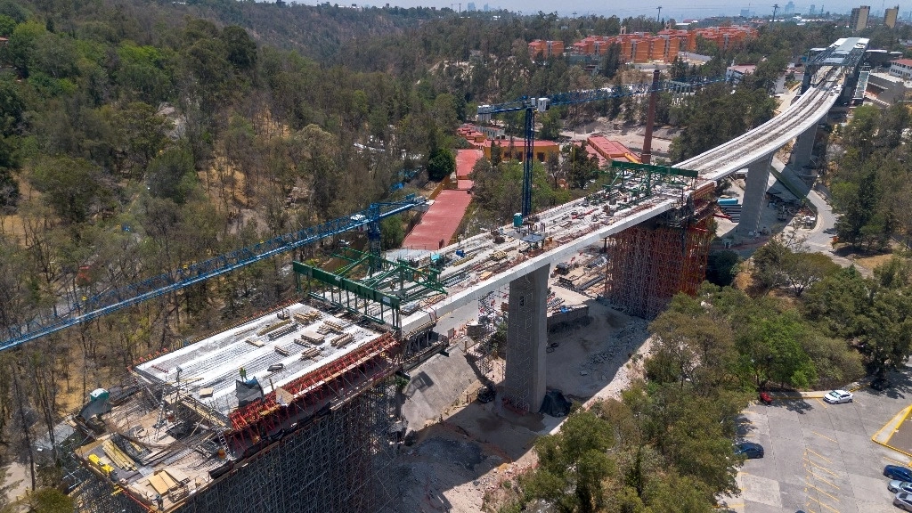 Obras del tren interurbano México Toluca. Foto La Jornada