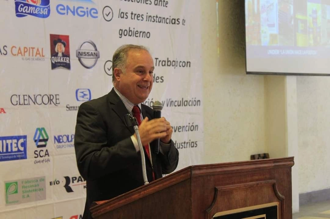 Francisco Cuevas Dobarganes, director general de la agrupación señaló que a partir
de la entrada en vigor de la ley silla; las pequeñas, medianas y sobre todo las grandes empresas ya tomaron medidas para su cumplimiento.
