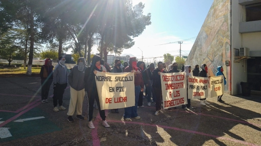 Las alumnas acusaron que la designación de los directivos, el 15 de noviembre pasado, excluyó al Consejo Estudiantil Pablo Goméz, en cambió, el gobierno estatal sí negoció con la Sección 8 del Sindicato Nacional de Trabajadores de la Educación (SNTE). Foto 'La Jornada'