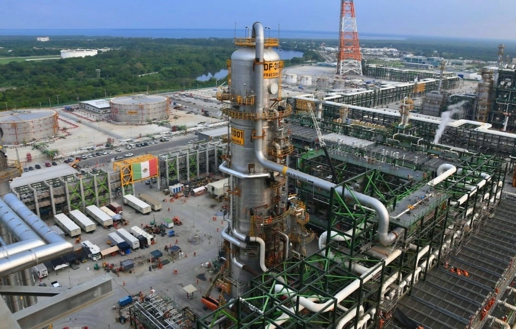La petrolera acotó que las metas establecidas en dicho documento fueron definidas en función de oportunidades y retos identificados en la cadena de valor de Pemex y su modelo de negocio. Foto tomada de X @Pemex.