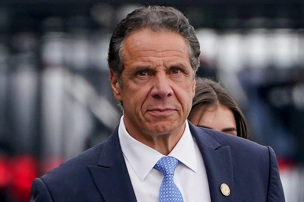 Ex gobernador del NY, Andrew Cuomo, violó la ley federal al acosar sexualmente a empleadas y tomar represalias. Foto Ap 