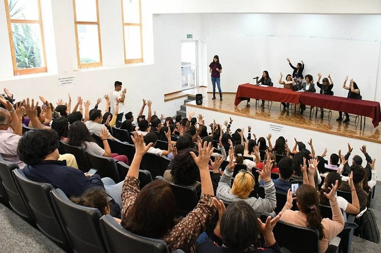 La alcaldía Tlalpan entregó constancias a los estudiantes de los cursos presenciales de Lengua de Señas Mexicana. Foto de la alcaldía