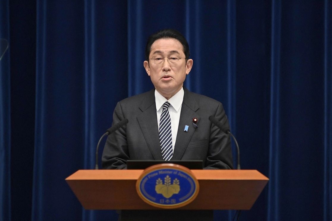 El primer ministro de Japón, Fumio Kishida, durante una conferencia de prensa sobre la pandemia del coronavirus. Foto Afp