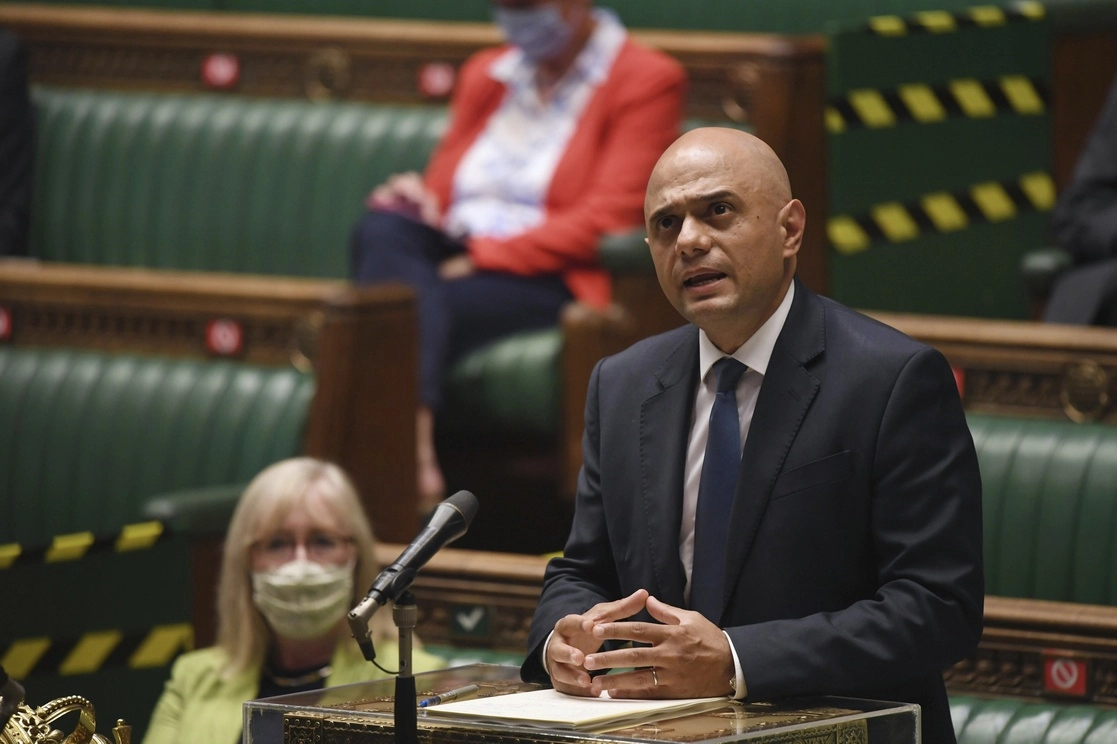El secretario de salud británico, Sajid Javid, actualiza a los parlamentarios sobre los planes gubernamentales contra el Covid-19, en la Cámara de los Comunes, Londres, el lunes 12 de julio de 2021. Foto Ap