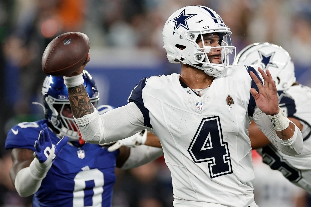 Con un Dak Prescott sin cometer errores y una defensiva que subió su nivel respecto a los últimos dos duelos, en donde recibió más de 70 puntos, los Vaqueros de Dallas retomaron el camino del triunfo. Foto Ap.