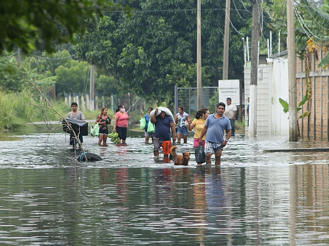 Inundaciones en municipios de Nacajuca y Villahermosa causadas por el frente frío número 4. Foto Cuartoscuro 