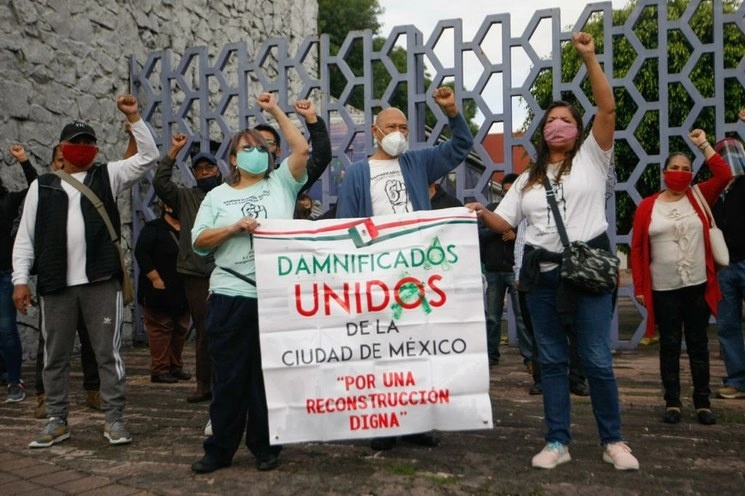 En imagen de archivo, manifestación de Damnificados Unidos de la Ciudad de México frente a la Comisión de Derechos Humanos de la capital. Foto Pablo Ramos 
