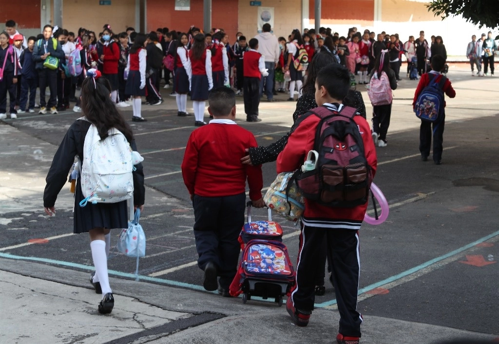 En Chihuahua, sentencian 10 años de prisión a profesor de primaria por grabar a alumnas debajo de la falda. Foto Alfredo Domínguez/Archivo 