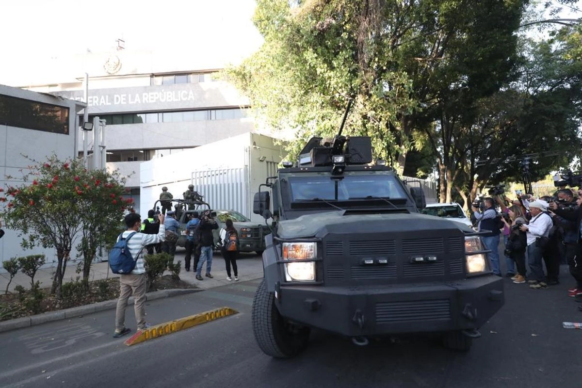 Exterior de la Fiscalía Especializada en Materia de Delincuencia Organizada en la CDMX. Foto 