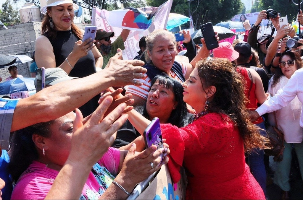Brugada Molina convocó a realizar una campaña sin violencia, además de que dijo que cuenta con pruebas de que los asistentes al evento recibieron 200 pesos, lo que presentará como parte de las denuncias y quejas en los siguientes días. Foto @ClaraBrugadaM