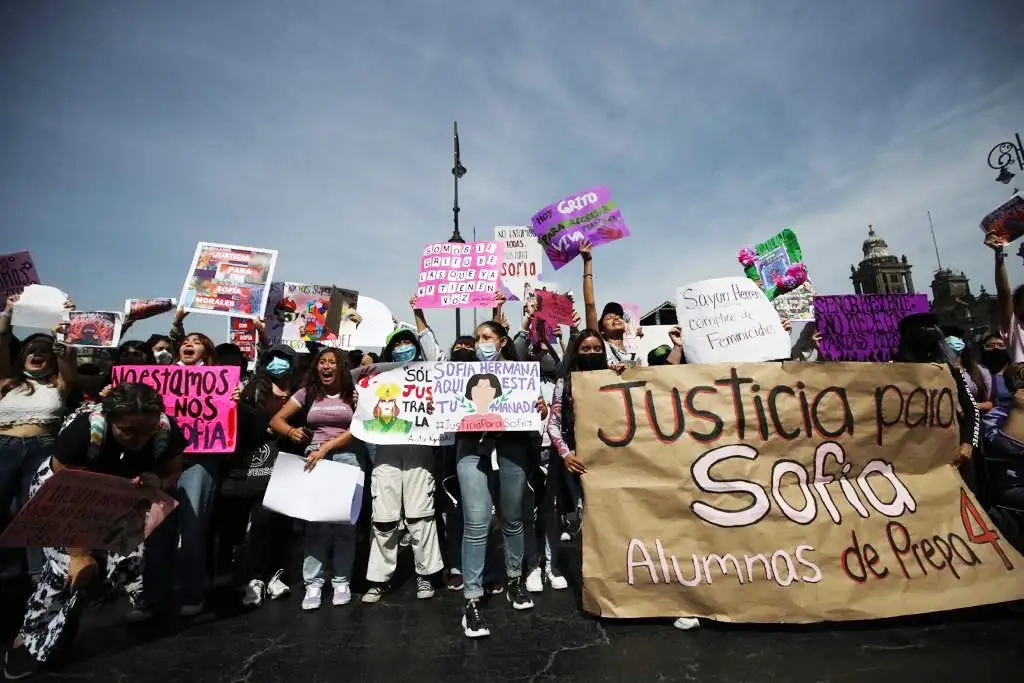 Jóvenes marcharon al Zócalo para exigir justicia por el feminicidio de Sofía Morales, alumna de la Preparatoria 4 de la UNAM, el 13 de abril de 2022. Foto Yazmín Ortega Cortés / Archivo