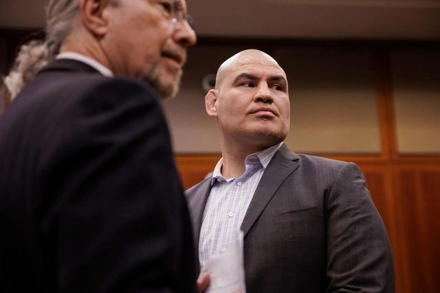 El excampeón de la UFC, Caín Velásquez durante la audiencia. Foto 