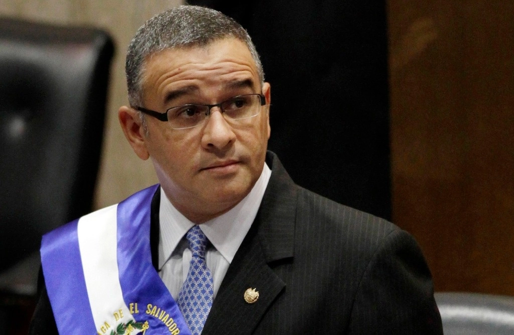  El presidente de El Salvador, Mauricio Funes, en la Asamblea Nacional antes de hablar para conmemorar el aniversario de su tercer año en el cargo en San Salvador, El Salvador, 1 de junio de 2012. Foto Ap