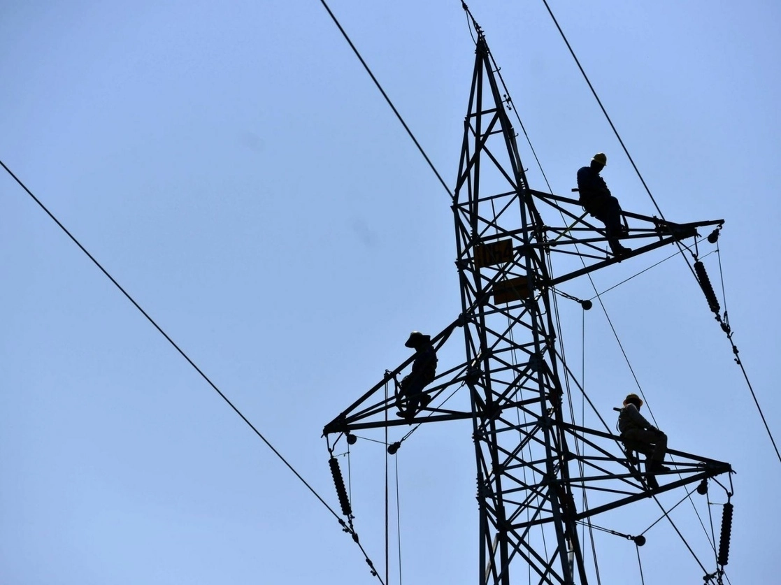 Trabajadores de la Comisión Federal de Electricidad. Foto Cuartoscuro / Archivo