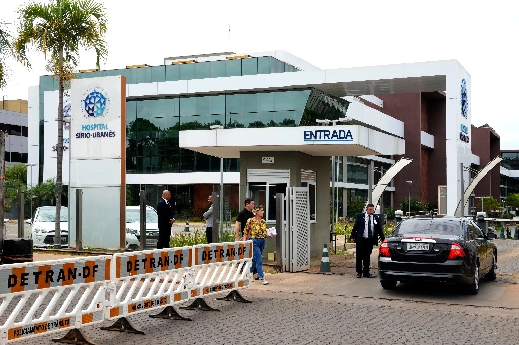 El Hospital Sirio-Libanés donde el presidente brasileño Luiz Inácio Lula da Silva fue ingresado para una cirugía de reemplazo de cadera en Brasilia, Brasil, el viernes 29 de septiembre de 2023. Foto Ap