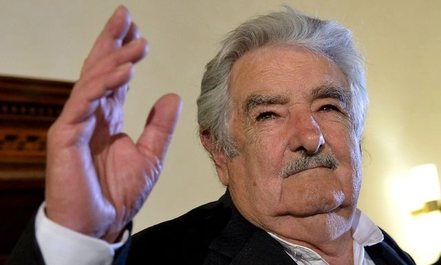El ex presidente uruguayo José Mujica fue dado de alta un día después de haber sido sometido a una intervención menor de urgencia por una molestia en el esófago. Foto Afp
