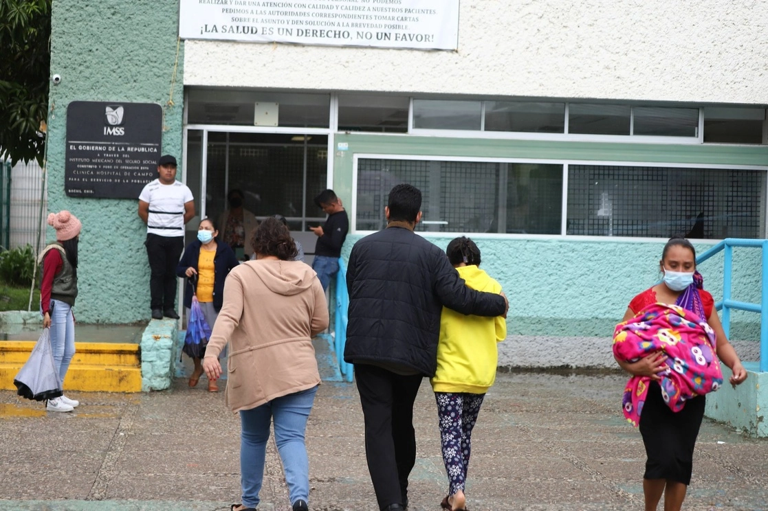 La mayoría de los alumnos intoxicados en una secundaria de Chiapas permanecen internados en hospitales. Foto Cuartoscuro