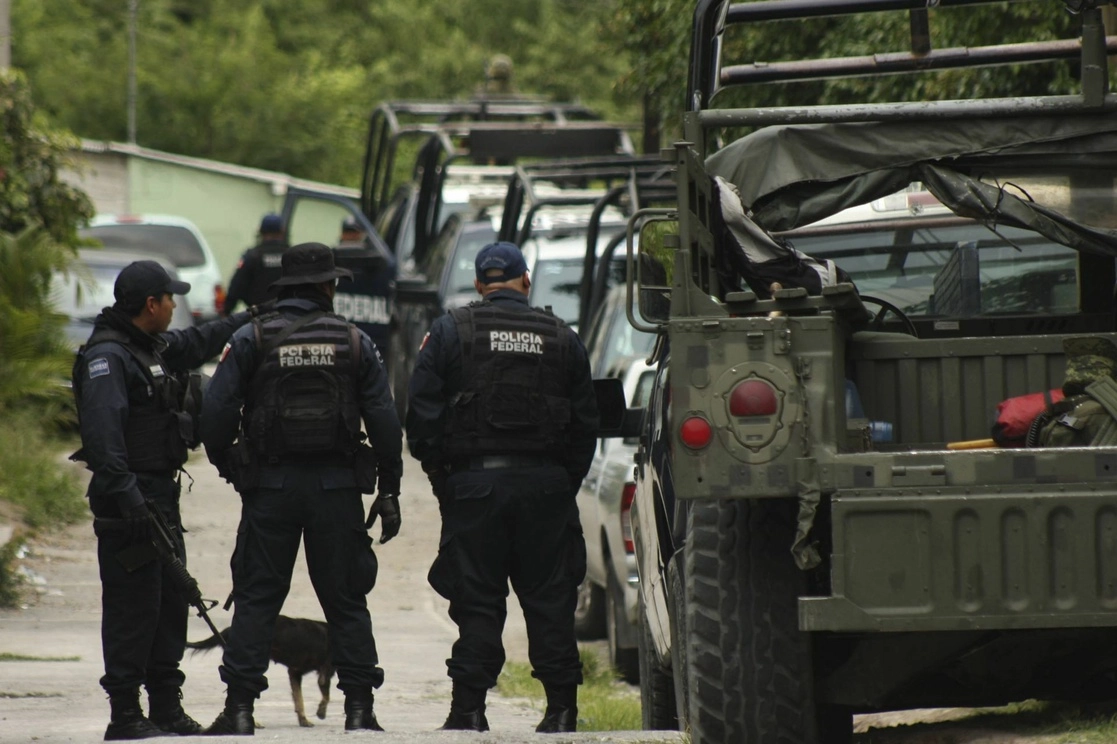 Durante un operativo en el que se detuvo a integrantes de Guerreros Unidos, en Morelos. Foto Cuartoscuro / Archivo