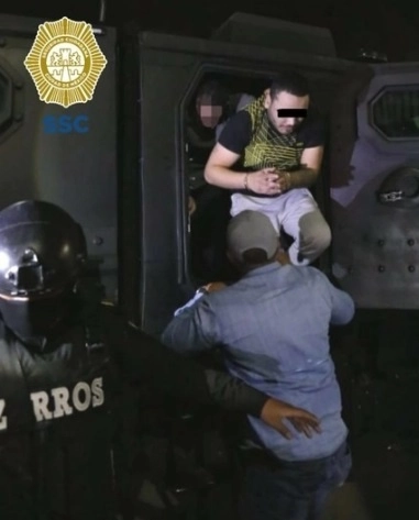 El individuo manipulaba un arma de fuego en compañía de otro sujeto, quien también fue arrestado. Foto Cortesía SSC/ Archivo