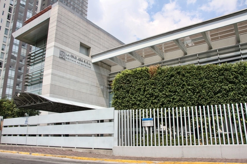 Edificio de la Cooperativa Cruz Azul, cuyos recursos fueron desviados por el ex directivo ahora preso. Foto Cuartoscuro 
