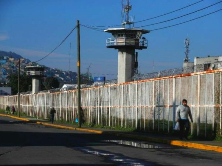 Vista externa del reclusorio femenil de Santa Martha Acatitla donde se encuentra la ex funcionaria federal, Rosario Robles. Foto Alfredo Domínguez / Archivo