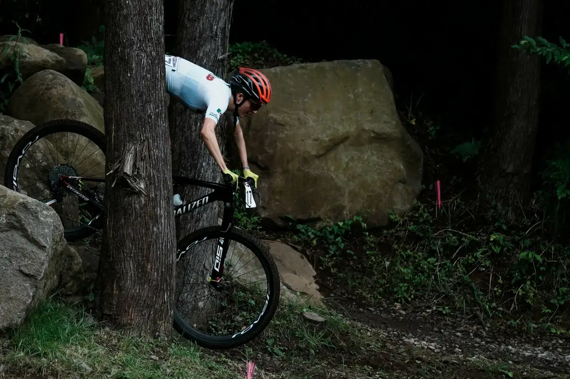 Daniela Campuzano Chávez durante la competencia femenina de bicicleta de montaña de campo traviesa en los Juegos Olímpicos de Tokio 2020 en Izu, Japón, el 27 de julio de 2021. Foto Ap 