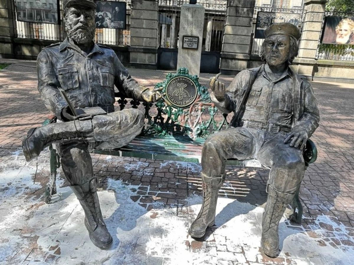 Las esculturas de Fidel Castro y Ernesto ‘Che’ Guevara instaladas en un parque de la colonia Tabacalera, en imagen de archivo. 