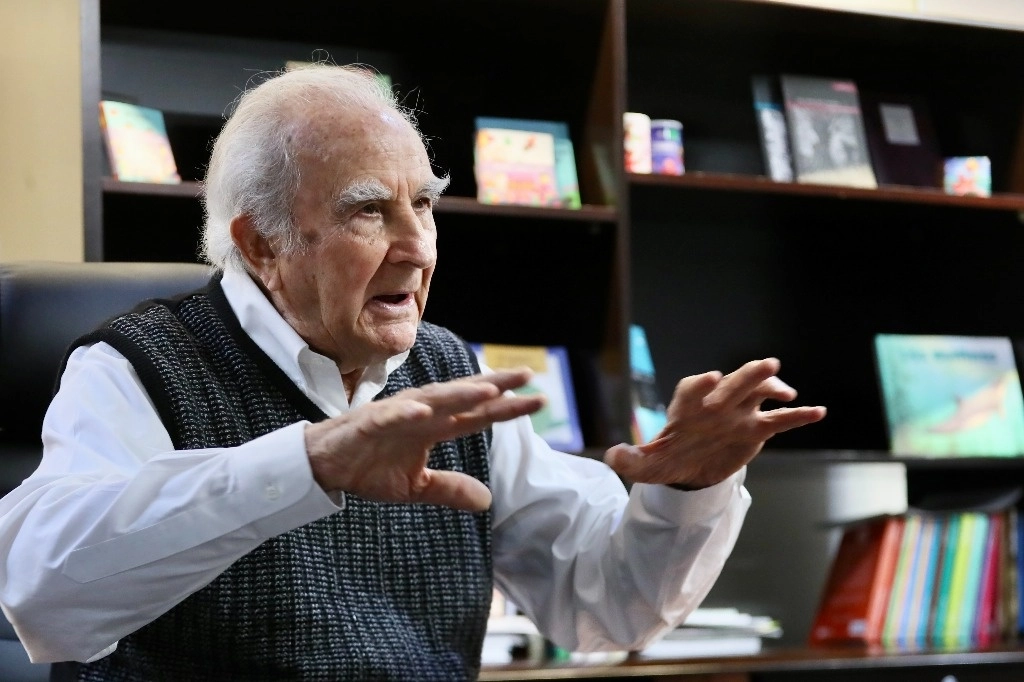El director del Consejo Nacional de Fomento Educativo, Gabriel Cámara, destaca en entrevista la importancia de las redes de tutoría. Foto Roberto García Ortiz



