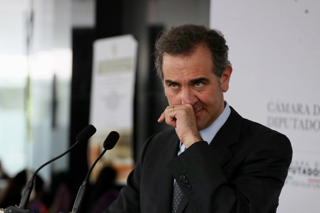 El titular del Órgano Interno de Control del INE, Jesús George, instó al consejero presidente, Lorenzo Córdova, a elaborar un informe pormenorizado de las encuestas encargadas por el organismo para conocer si su contenido tiene validación colegiada. Foto Roberto García Ortiz / Archivo