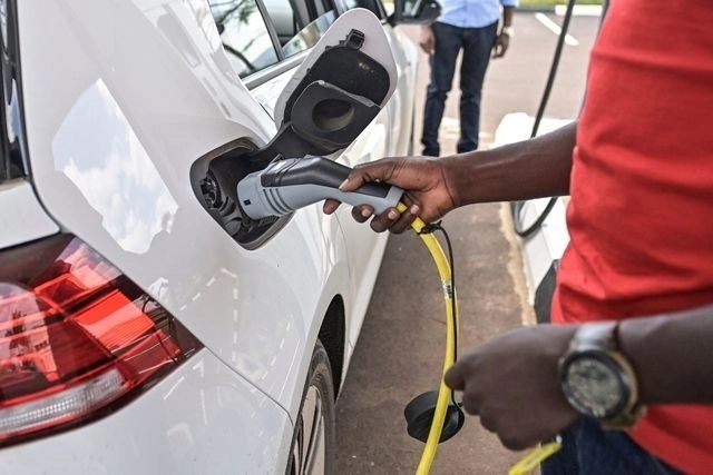 Nafin dará créditos a mipymes para renovar flota vehicular por autos sustentables. Foto Afp / archivo 