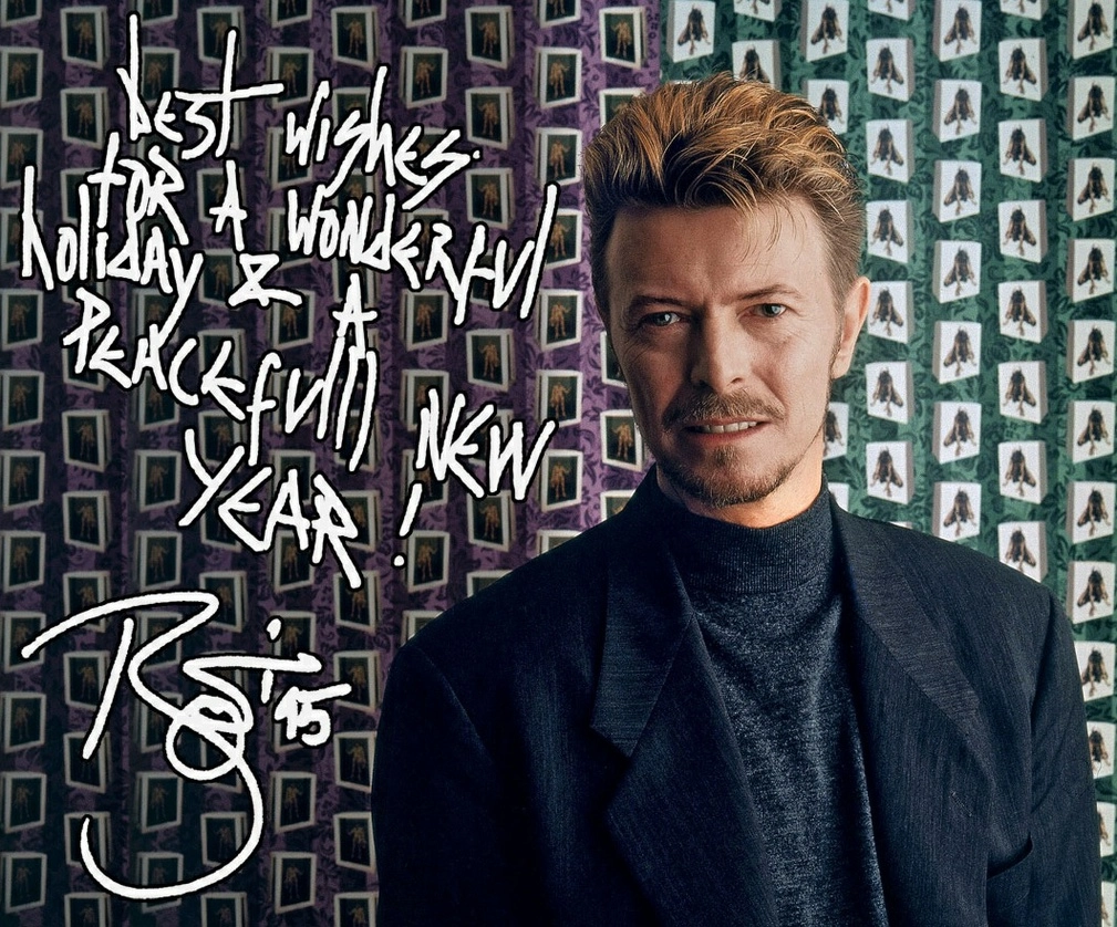 David Bowie, cantante, compositor y productor musical habría cumplido 74 años este 8 de enero. Foto Tomada del Twitter @DavidBowieReal