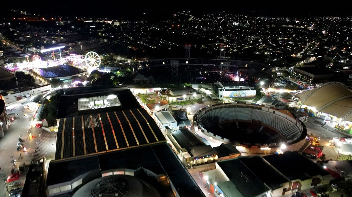 El anuncio de la construcción de unas nuevas instalaciones de la Feria Nacional de Zacatecas para la zona conurbada de la capital de este estado, difundido en redes sociales por distintos portales de noticias locales, ocasionó una ola de críticas severas, contra el proyecto monrealista. 