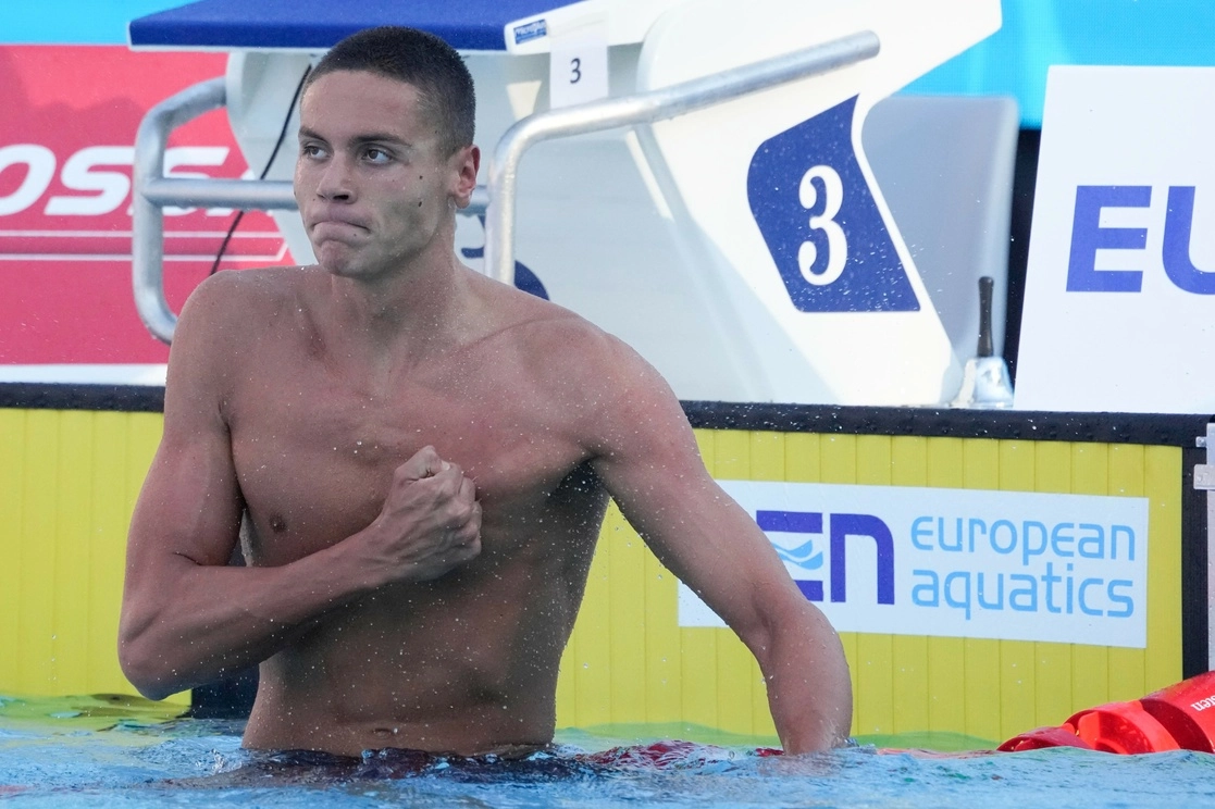 El rumano David Popovici ganó oro y logró nueva marca mundial en la prueba de los 100 metros estilo libre, en el Campeonato Europeo de Natación. Foto Ap
 