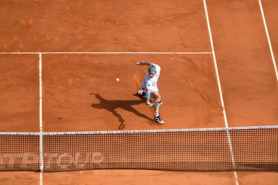 Davidovich derrotó al belga David Goffin, lo que lo clasificó a cuartos de final del Masters 1000 de Montecarlo, el 14 de abril de 2022. Foto tomada del Twitter de @alexdavidovich1
