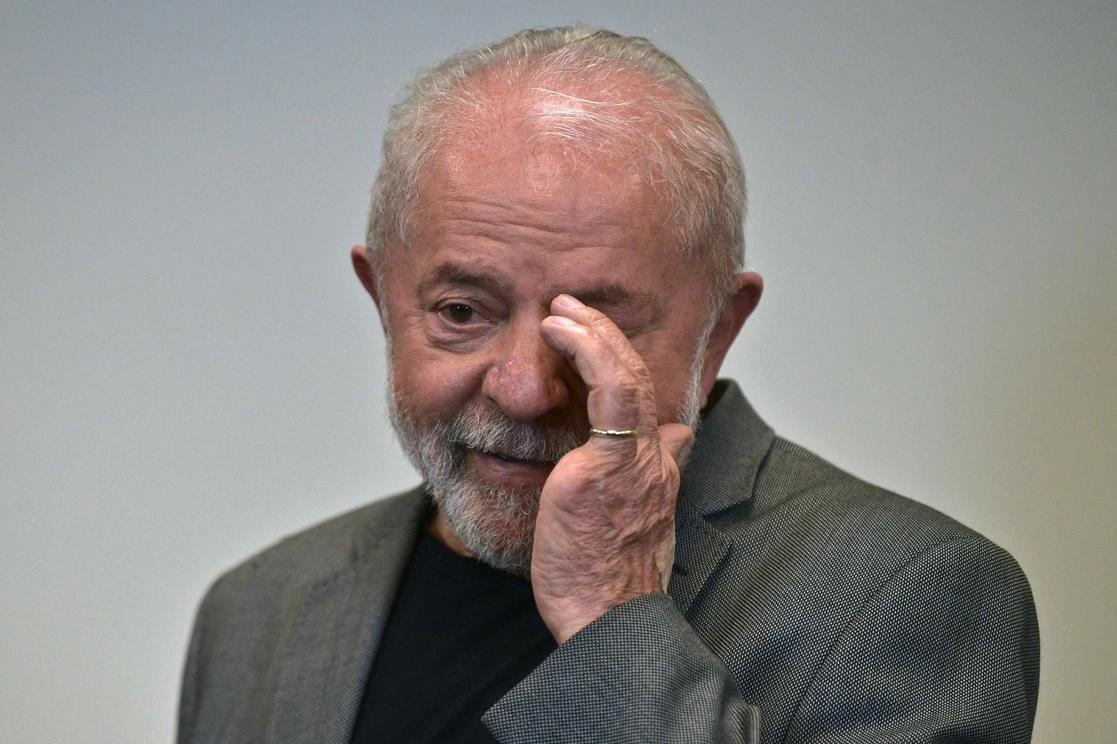 El líder izquierdista Luiz Inácio Lula da Silva alcanzó el domingo un tercer mandato en Brasil cuatro años después de su polémico encarcelamiento por sospechas de corrupción. Foto Afp 