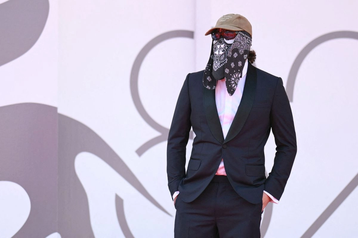 El director colombiano Stillz asiste a la alfombra roja de la película "Barrio Triste", presentada en la sección Orizzonti del 82.º Festival Internacional de Cine de Venecia, en el Lido de Venecia el 2 de septiembre de 2025. 