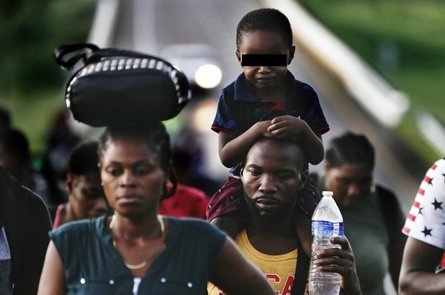 Migrantes haitianos a su paso por Huiztla, Chiapas. Foto Ap