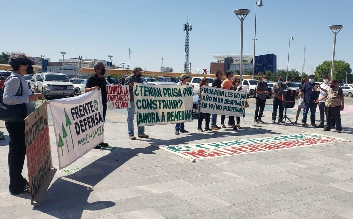 Al mismo tiempo que se defendía la zona de Samalayuca, surgió el Frente en Defensa de El Chamizal debido a los intentos de privatización por parte de empresarios y gobiernos municipales, que desde hace años ha venido despojando a la comunidad juarense del espacio verde más grande de esta zona fronteriza. Foto