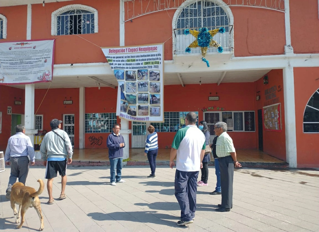 Unos 60 priístas, opositores a que sectores de Texcoco, estado de México, sean declarados área natural protegida, impidieron ayer que se instalaran ocho casillas para la consulta de revocación de mandato en los poblados Nexquipayac y Santa Isabel Ixtapan, del municipio de San Salvador Atenco. Quienes pretendieron votar debieron trasladarse a una casilla especial, ubicada en la cabecera municipal de Texcoco. Foto Javier Salinas Cesáreo