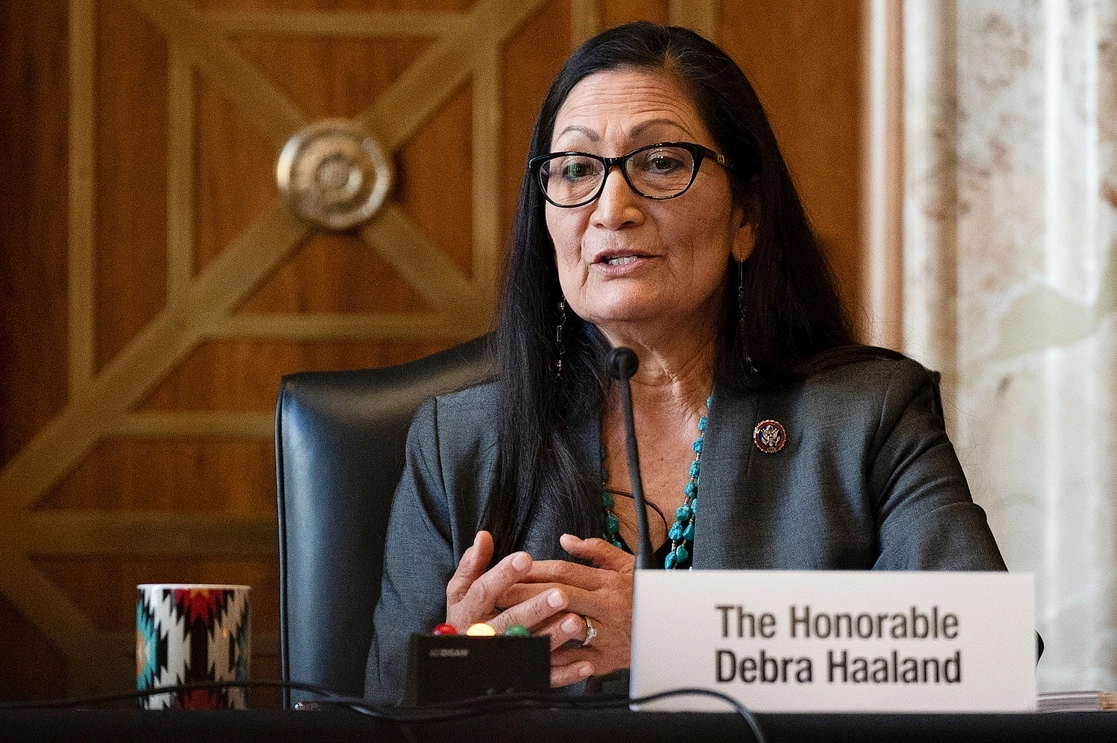 Deb Haaland, secretaria del Departamento del Interior de EU. Foto Ap