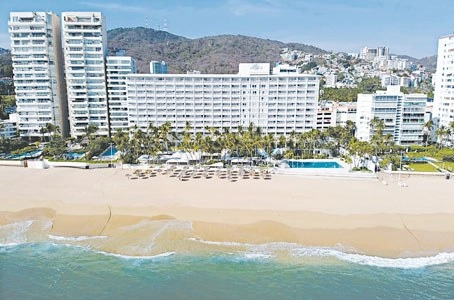 Empresarios del ramo señalaron que el panorama es desolador al dar por perdidos los ingresos millonarios que se generan en Semana Santa. Foto Raúl Aguirre/ La Jornada Guerrero 