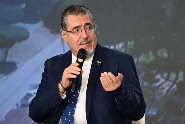  Bernardo Arévalo, del movimiento Semilla durante el debate. Foto Afp