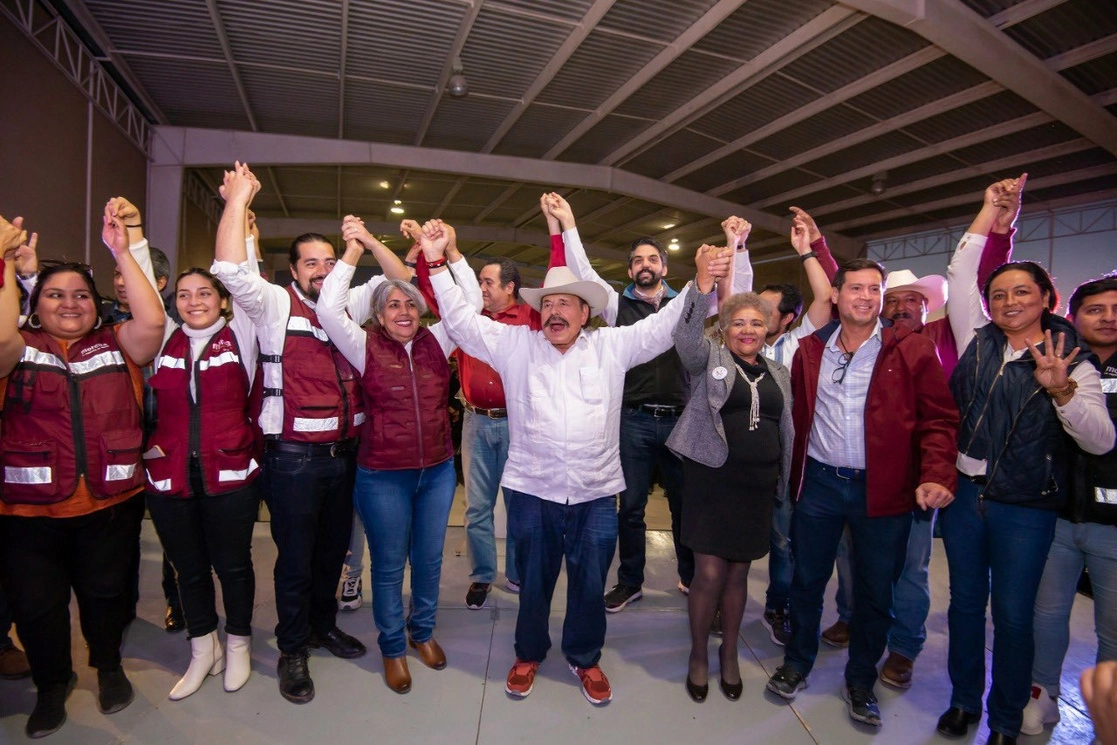 Armando Guadiana y simpatizantes durante su acto proselitista de este viernes. Foto @aguadiana