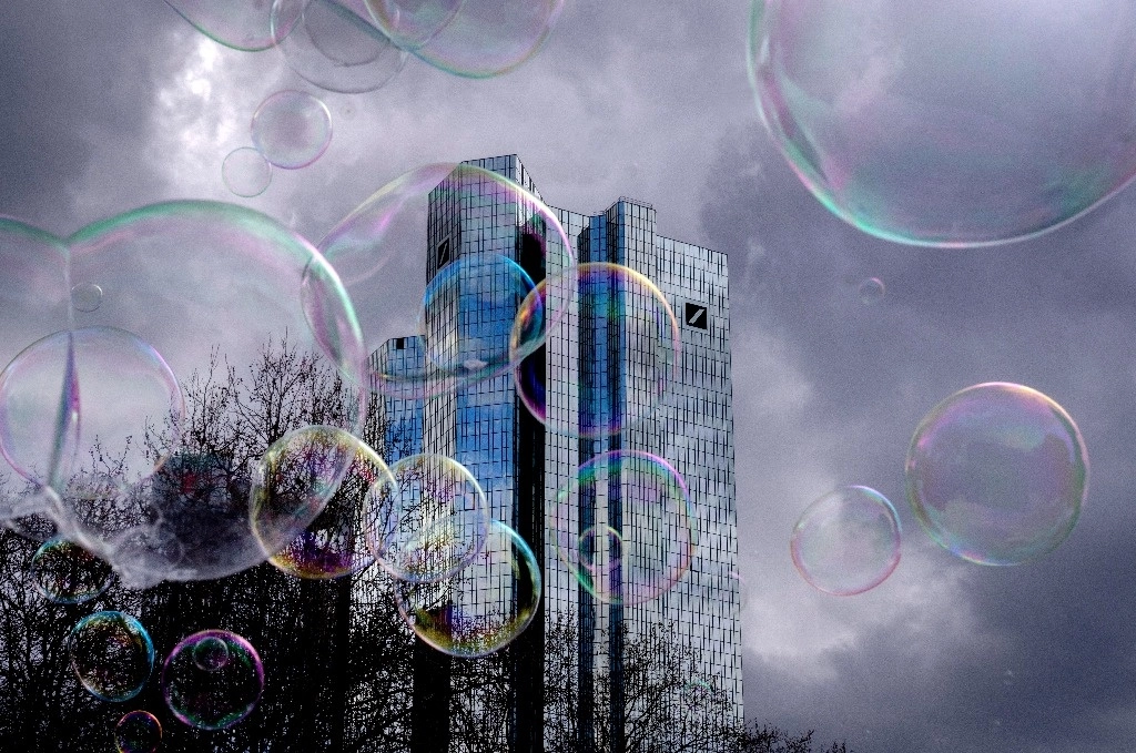 Oficinas centrales del Deutsche Bank en Fráncfort. La institución enfrenta una probabilidad de impago de 27.4 por ciento Foto Ap