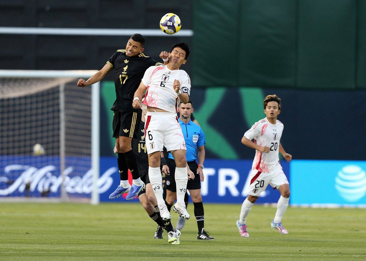 Lo más llamativo fue el bajo nivel de la dupla mexicana que se perfila para el Mundial 2026, Raúl Jiménez y Santiago Giménez, no sólo ineficaz en sus aproximaciones al área, sino también sin un sentido de colectividad. Foto 