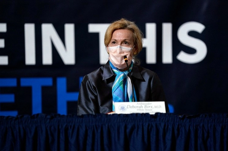 
La Dra. Deborah Birx, coordinadora de respuesta al coronavirus de la Casa Blanca, participa en una mesa redonda sobre donación de plasma en la sede nacional de la Cruz Roja Americana el jueves 30 de julio de 2020 en Washington. Foto Ap