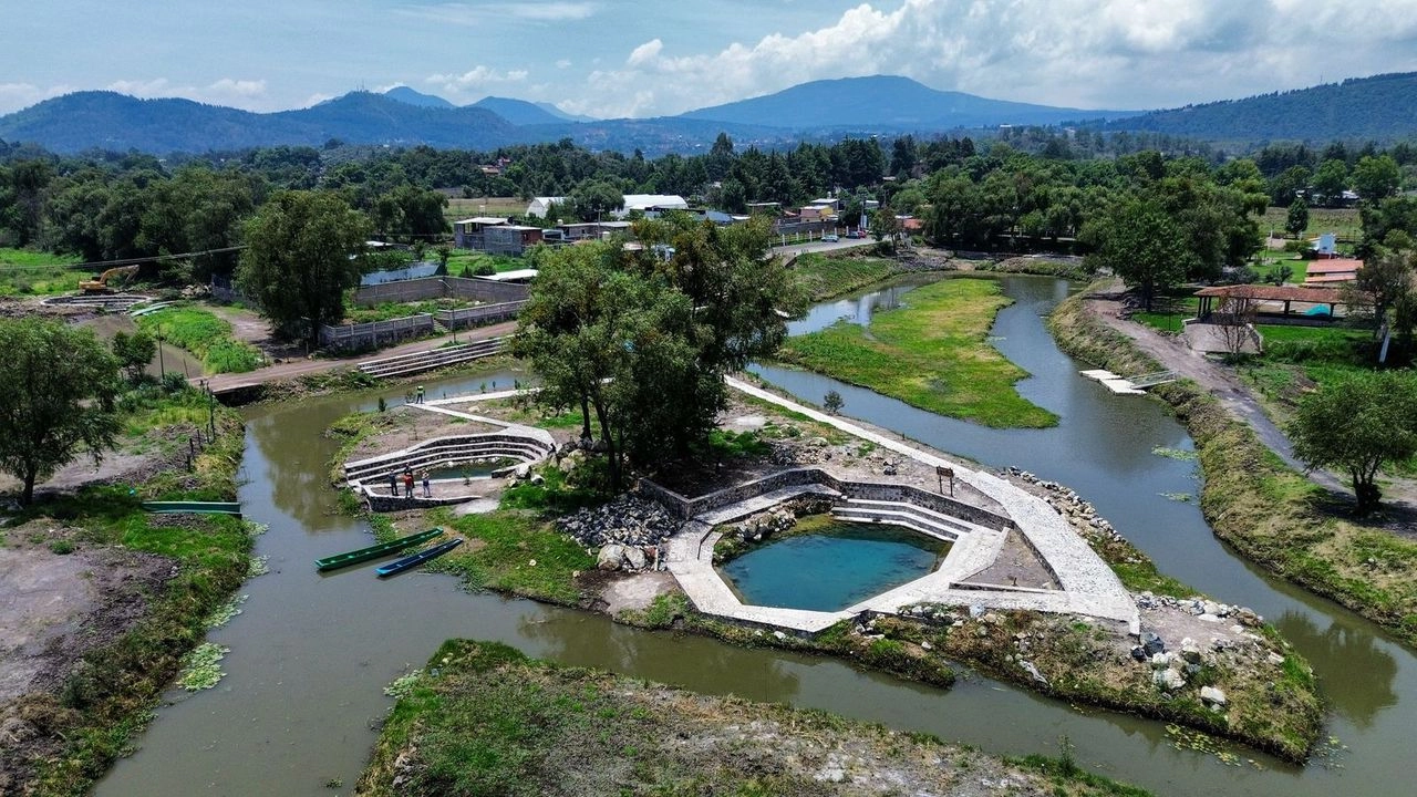 Los manantiales de la isla de Urandén, servirán para la recuperación del Lago de Páztcuaro, Michoacán. Foto 