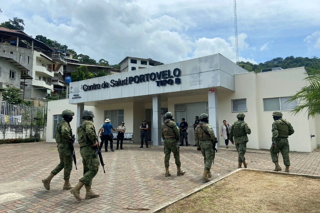 El alcalde de un pueblo minero en medio de la violencia Ecuador fue asesinado a tiros el viernes, el segundo asesinato de este tipo en días antes de un referéndum del fin de semana sobre medidas más duras contra el crimen organizado, dijo la policía. Foto Afp