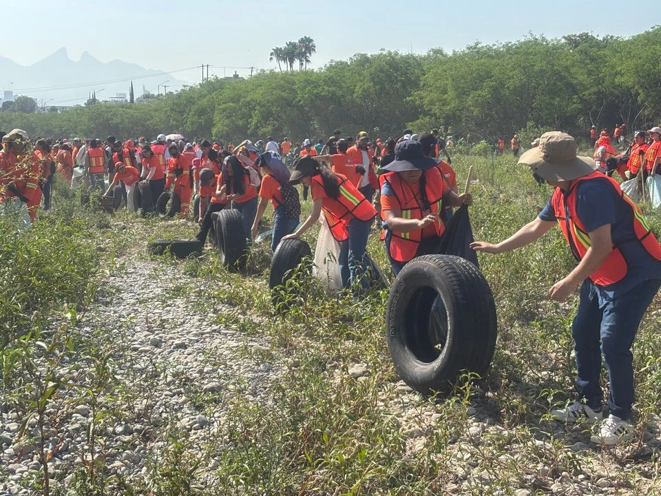 Posteriormente al anuncio de dicho acuerdo, García Sepúlveda, en conjunto con mil 500 personas en los que se incluían ciudadanos voluntarios, integrantes de instituciones estatales y funcionarios públicos, realizaron una limpieza de basura en el ahora cuerpo de agua protegido.  Foto 